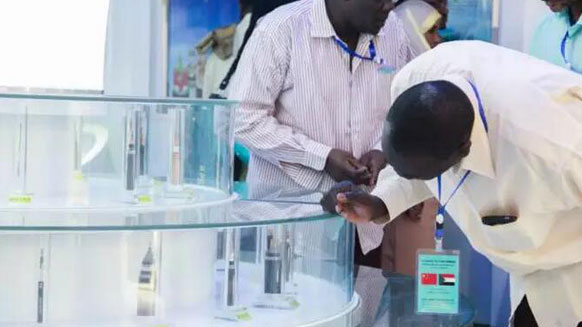 非洲蘇丹訪問團(tuán)蒞臨我集團(tuán)湘江電線電纜公司參觀學(xué)習(xí)