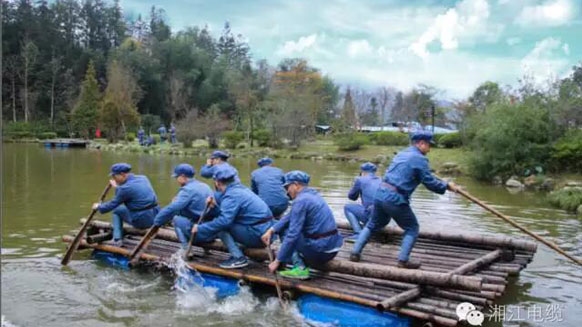 緬懷革命先烈，學(xué)習(xí)革命精神。——湘江電纜井岡山精神學(xué)習(xí)班剪影